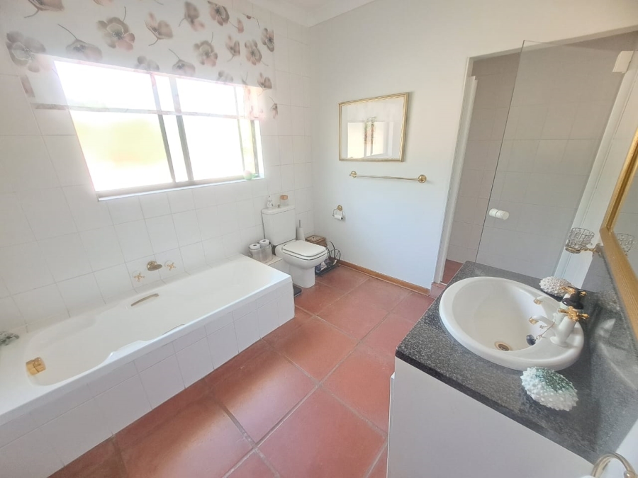 5 Bedroom Property for Sale in Cashan North West